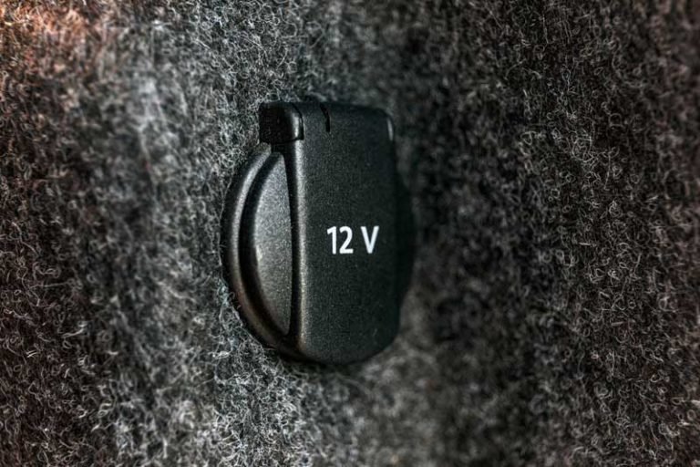 12V-Outlet-In-A-Tesla-Model-3