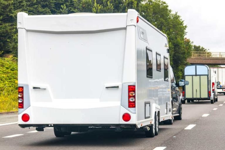 Electric-Cars-for-Towing-a-Caravan