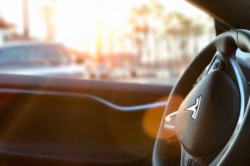 Tesla-Model-S-Steering-Wheel-Adjustment-Guide