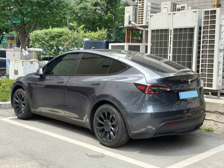 Tesla_Model_Y_grey