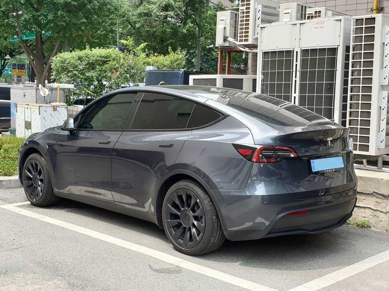 Tesla_Model_Y_grey