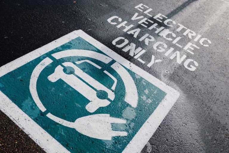 can-electric-vehicles-park-for-free