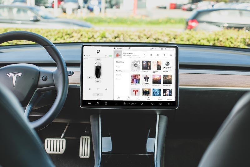 tesla-music-screen