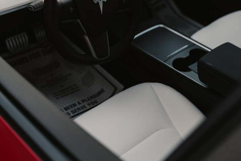 tesla-seats